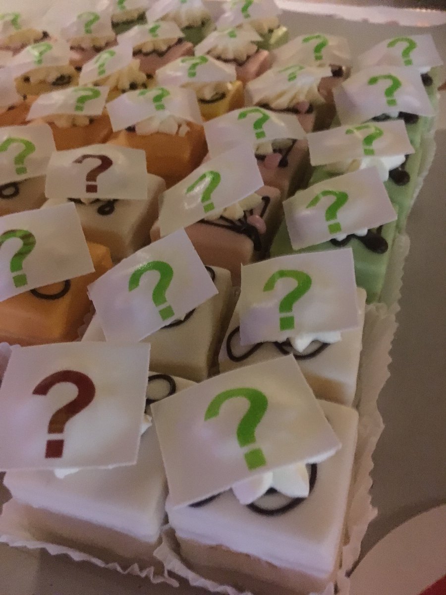 Tijdens de #popeldag staat vandaag 'vragen' centraal. Antwoorden weten we al, maar de goede vragen zorgen voor beweging, zetten je brein aan het werk en zorgen voor contact tussen mensen. En taart!