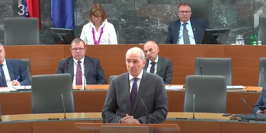 View image on Twitter