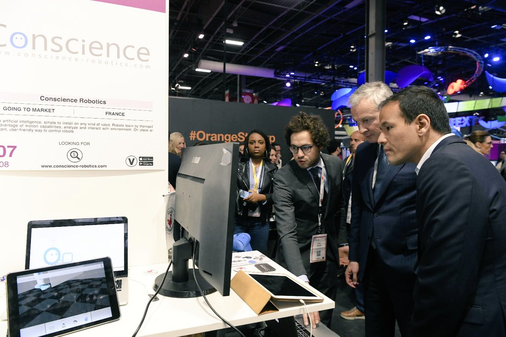 Ce matin avec <a href="/BrunoLeMaire/">Bruno Le Maire</a> sur le stand "We are Normandy" pour découvrir les 10 startups qui innovent au cœur de la <a href="/RegionNormandie/">Région Normandie</a>. Bravo à toutes celles et ceux qui s'investissent pour faire vivre le #numérique dans nos territoires ! #VivaTech