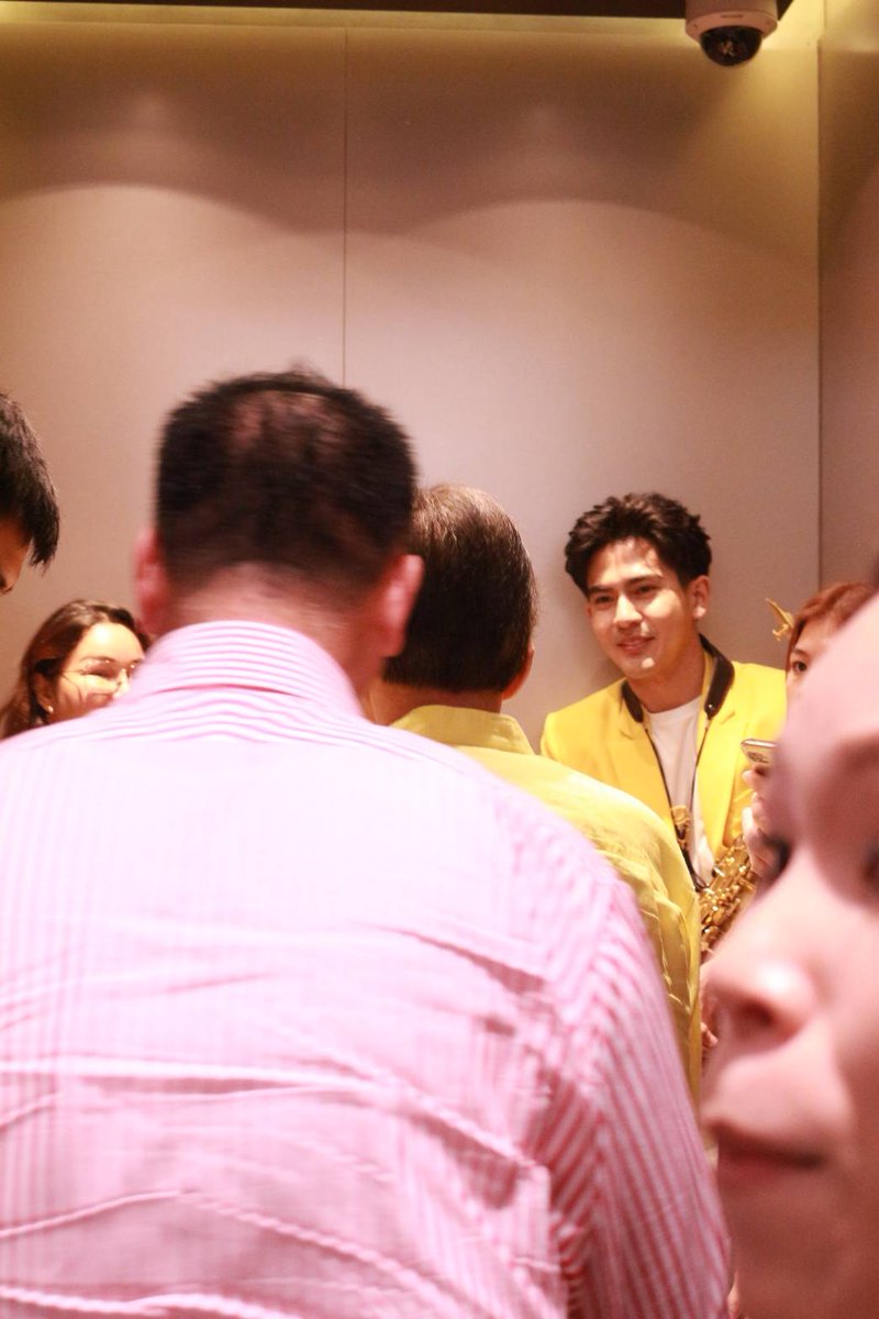 LUPP24's tweet photo. นาทีนี้ขอจิ้นคุณพงศกรกะป๊าและม๊านชได้ไหมสายตาคือละมุนเกินนน
#เต้ยเชียร์ #cheerny14 #toey_pongsakorn https://t.co/aPXT0zisxz