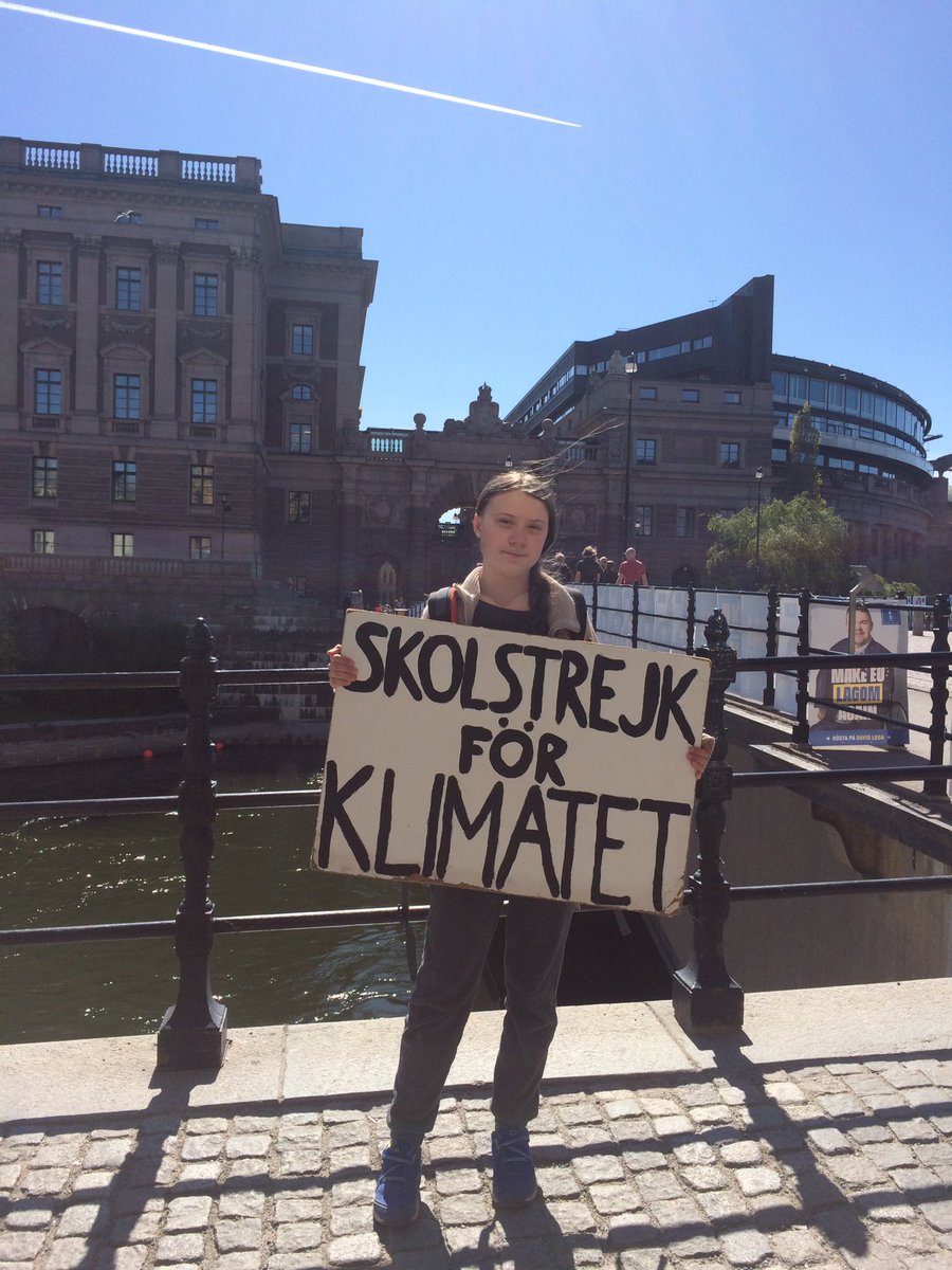 GretaThunberg's tweet image. School strike week 39.
#climatestrike #fridaysforfuture #schoolstrike4climate (I've had big exams that's why I'm late)