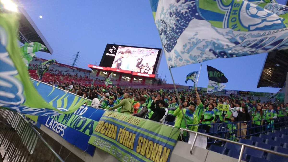 湘南ベルマーレ応援番組みんなのベルマーレ V Twitter 今日はアウェイの浦和戦 本日も多くの湘南サポーター が埼スタにかけつけています 勝つぞー 湘南 Bellmare 浦和 金j フライデーナイトjリーグ Jリーグ