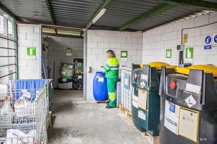 josepmariatost's tweet photo. Avui és el #DiaMundialDelReciclatge Per això, recorda L'objectiu d'aquesta jornada és reforçar l'estratègia de les tres R: REDUIR, REUTILITZAR I RECICLAR I sobretot, abans  #repara, #reutilitza, #intercanvia, #dona i #evita 

#prevencioderesidus @mediambientcat @residuscat https://t.co/37SD7tp167