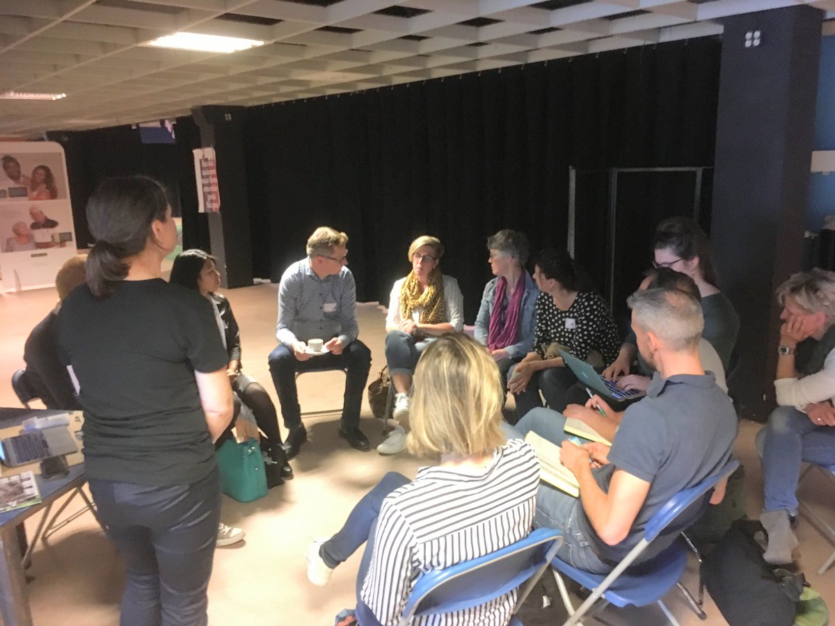 Vanuit positiviteit ontstaat vanalles in de flat aan de Rode Kruislaan in Diemen. We drinken liftkoffies, hebben flatbiebs, er zijn zwembadjesdagen, een High Tea voor ouderen, een kinder- en fotoclub..  Maar hoe maken we de kring van actieve
flatmakers groter? #popeldag