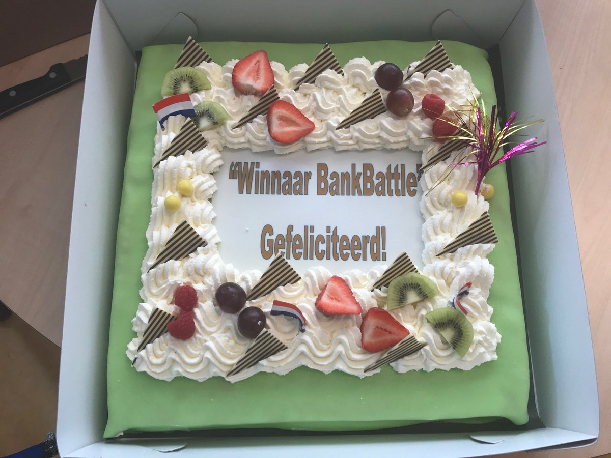 Dalenkarin's tweet photo. Samen met @mariskamol08 het super snelle team van Basisschool De Vliet in Klaaswaal verrast met een enorme taart, de eer van het winnen van de Bankbattle 2019 en een klein cadeautje. Topteam!@@RaboHHV #digitalequiz#samenwerken. https://t.co/uoK81Zs53h