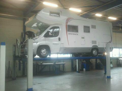 AlexAutocenter's tweet photo. 6-tons hefbrug...lengte wielbasis 5,70m, zeer geschikt reparaties campers, paardenvrachtwagen, verlengde Crafters/sprinters etc...etc#Apk #accu #banden #airco #diagnose stellen/echt oplossen #kennis#topapparatuur Up-to-date #programmatuur #onderhoud mbv https://t.co/z6fYFQYAOQ https://t.co/gMAKkU3hOz
