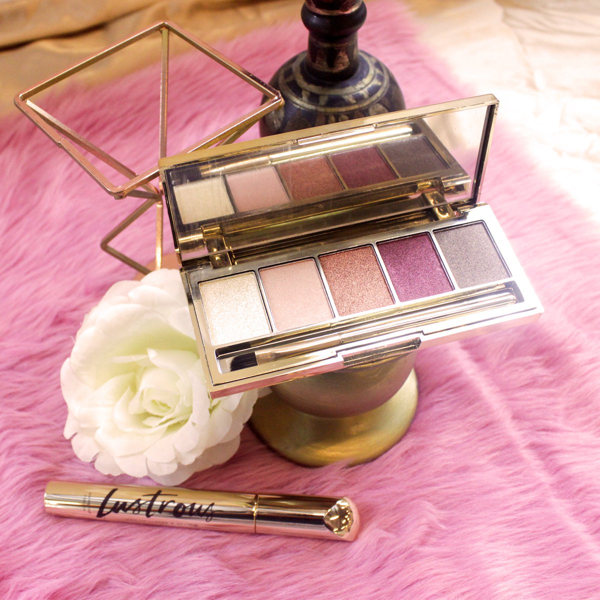 lustrousph's tweet photo. Make it sparkle! The Calypso Eyeshadow Palette is perfect for the upcoming summer party season and top it off with volumized lashes for that  #LustrousSummer look ✨ 

Shop them now at Beauty Beat, Lazada, Shopee and Watsons branches nationwide. https://t.co/PgA2S4ygtI