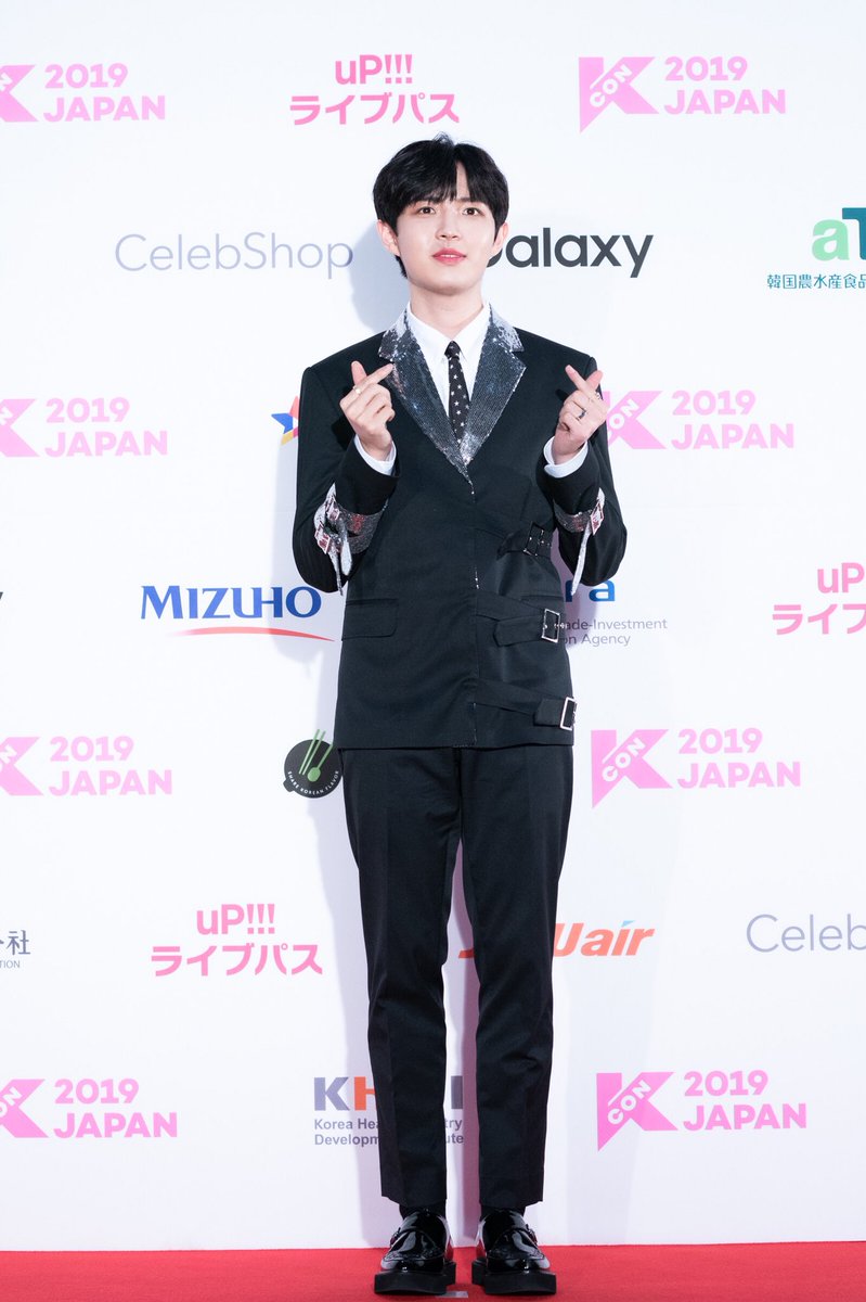 KCON_official's tweet photo. [#KCON2019JAPAN] #THEBOYZ #HASUNGWOON #KIMJAEHWAN #IZONE #REDCARPET
@Creker_THEBOYZ @hsw_officialtwt @KJH_officialtwt @official_izone

#LETSKCON #KCONJAPAN #KCON https://t.co/nSb8FFwCCO