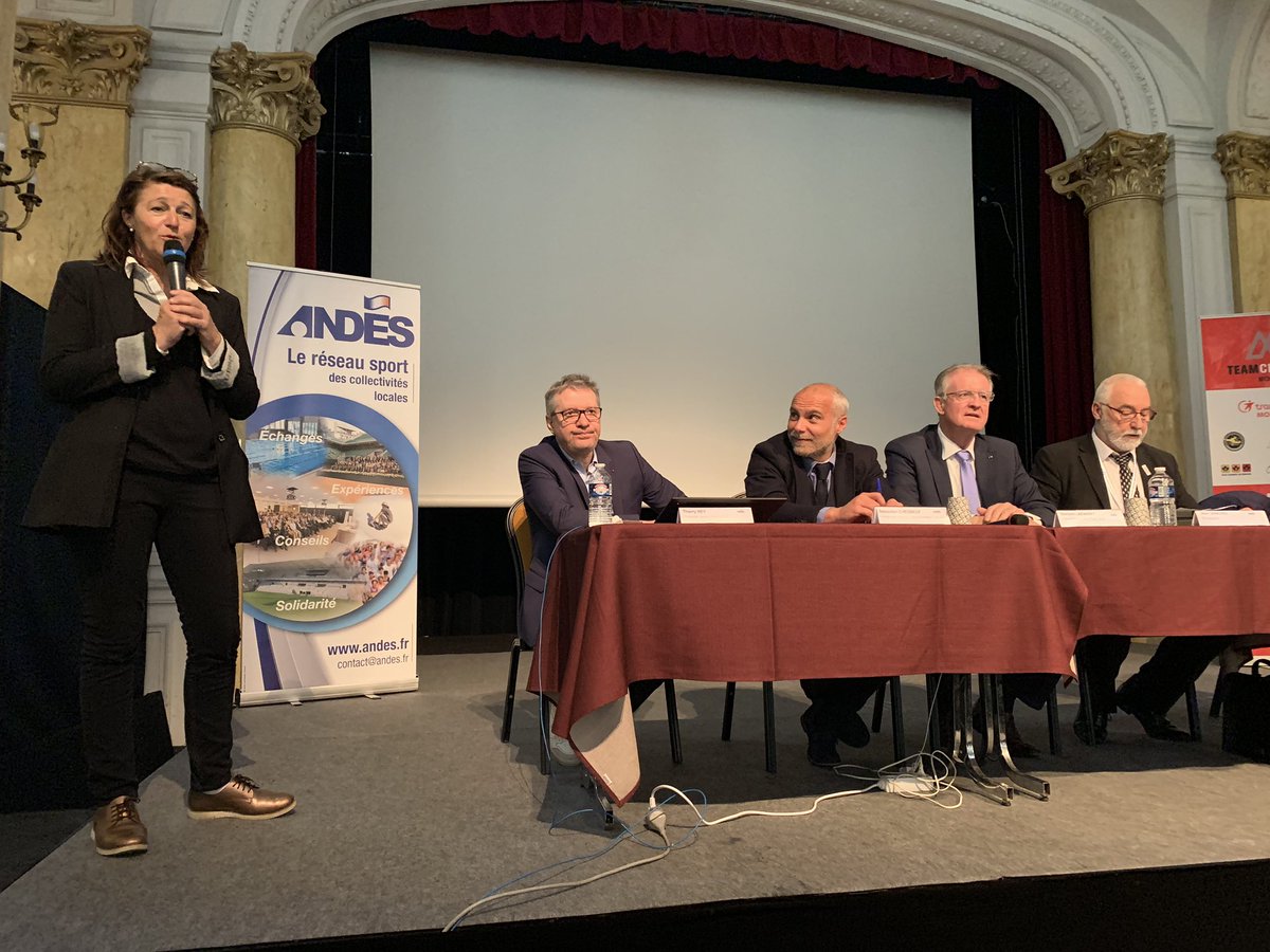 loichervepublic's tweet photo. À #ChamonixMontBlanc ce matin pour le #CongresANDES (élus du sport) avec la présentation des #JOParis2024 par Bernard Lapasset, Thierry Rey et Sébastien Chesbeuf. https://t.co/VkiJbuuULa