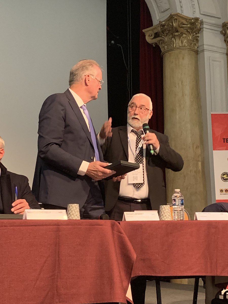 loichervepublic's tweet photo. À #ChamonixMontBlanc ce matin pour le #CongresANDES (élus du sport) avec la présentation des #JOParis2024 par Bernard Lapasset, Thierry Rey et Sébastien Chesbeuf. https://t.co/VkiJbuuULa