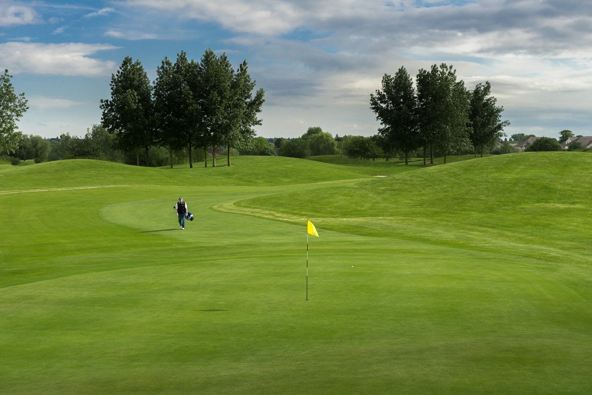 Make the most of the weekend &amp; tee it up at our fantastic golf course. Get your friends together &amp; enjoy a round in the warmer weather ⛳

10% off this weekend with the code WEB10!🔽

bit.ly/SunburyWEB10Tw…