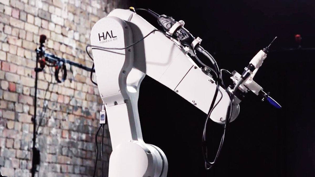 TheB1MES's tweet photo. Los robots para la construcción están llegando - VIDEO COMPLETO: https://t.co/SJjEhn8zTX #construcción #innovación #robótica #tecnología #robot https://t.co/va5PNHBkW1