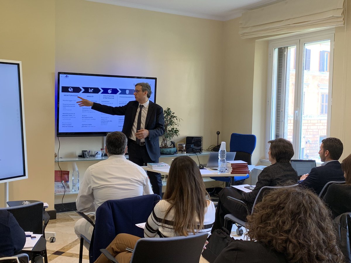 LabParlamento's tweet photo. #DigitalLobbying #analisi #publicaffairs il CEO @Adl_Consulting @ingdimario ci racconta cosa significa monitorare, analizzare e valutare le informazioni che riceviamo dalle varie fonti #LabParlamento #Formazione https://t.co/ntMbgE2Ori