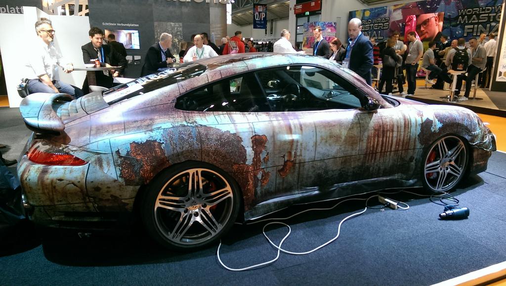 delfosrobbert's tweet image. Deze lijkt aan onderhoud toe en mag wel eens een wrap-beurtje krijgen :) #fespa2019 #iloveprint #sign