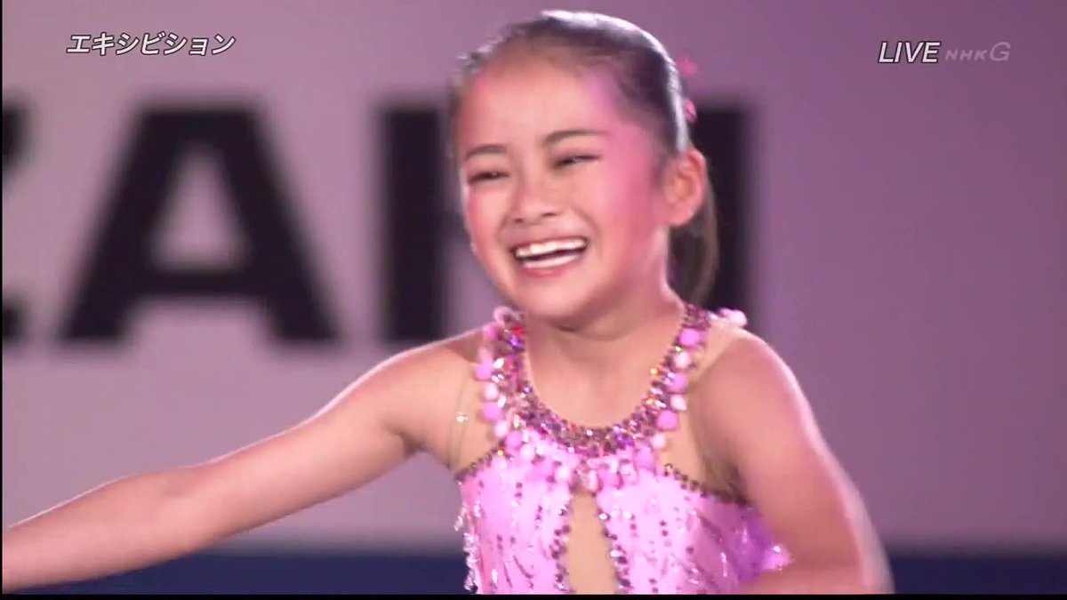 渡辺倫果さん(小5)、全日本ノービスBで優勝してNHK杯のエキシビションで招待演技です。元気溌剌。3F 3Lz 3T 2A-2T-2L 3S-2A。 将来が楽しみというコメントから6年、来シーズンあたり来るかも。

Rinka Watanabe 2013 NHK Trophy Exhibition "THE BOOGIE BUMPER"
youtube.com/watch?v=m3Ok0K…