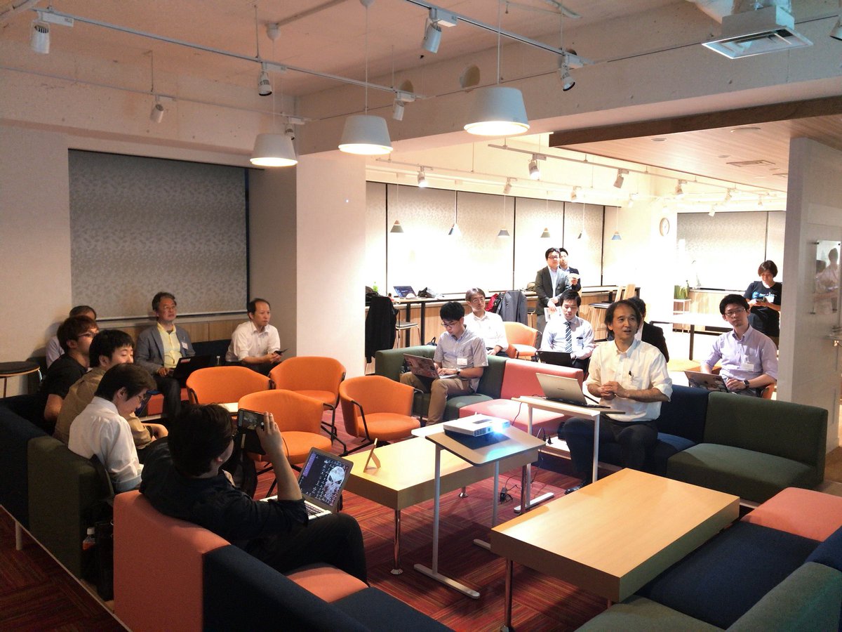 taiponrock's tweet image. 最初のセッションは #IBMChampion の 花木さんから、インフラに軸を置いた #IBMCloud の解説と最近の新機能について！
#Softlayer からの歴史も解説頂いてます。もちろん #bluemix も！
#bmxug