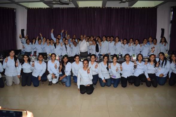 NavinAgarwal_V's tweet photo. A motivated team is the correct measure of a good business. Got to witness it first hand at our Lanjigarh operation. Proud to have such brand advocates for @VedantaLimited who lay emphasis on their work and core values of Vedanta. @Vedanta_Odisha @CEO_Alumina_VLL https://t.co/E7j3b2t7Cn