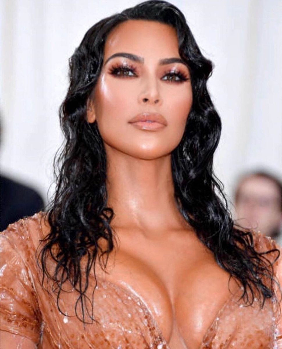 KimKFrench's tweet photo. 📸  - Le 6 Mai, Kim Kardashian photographiée au Met Gala à New York
@KimKardashian https://t.co/iem5I7R4El
