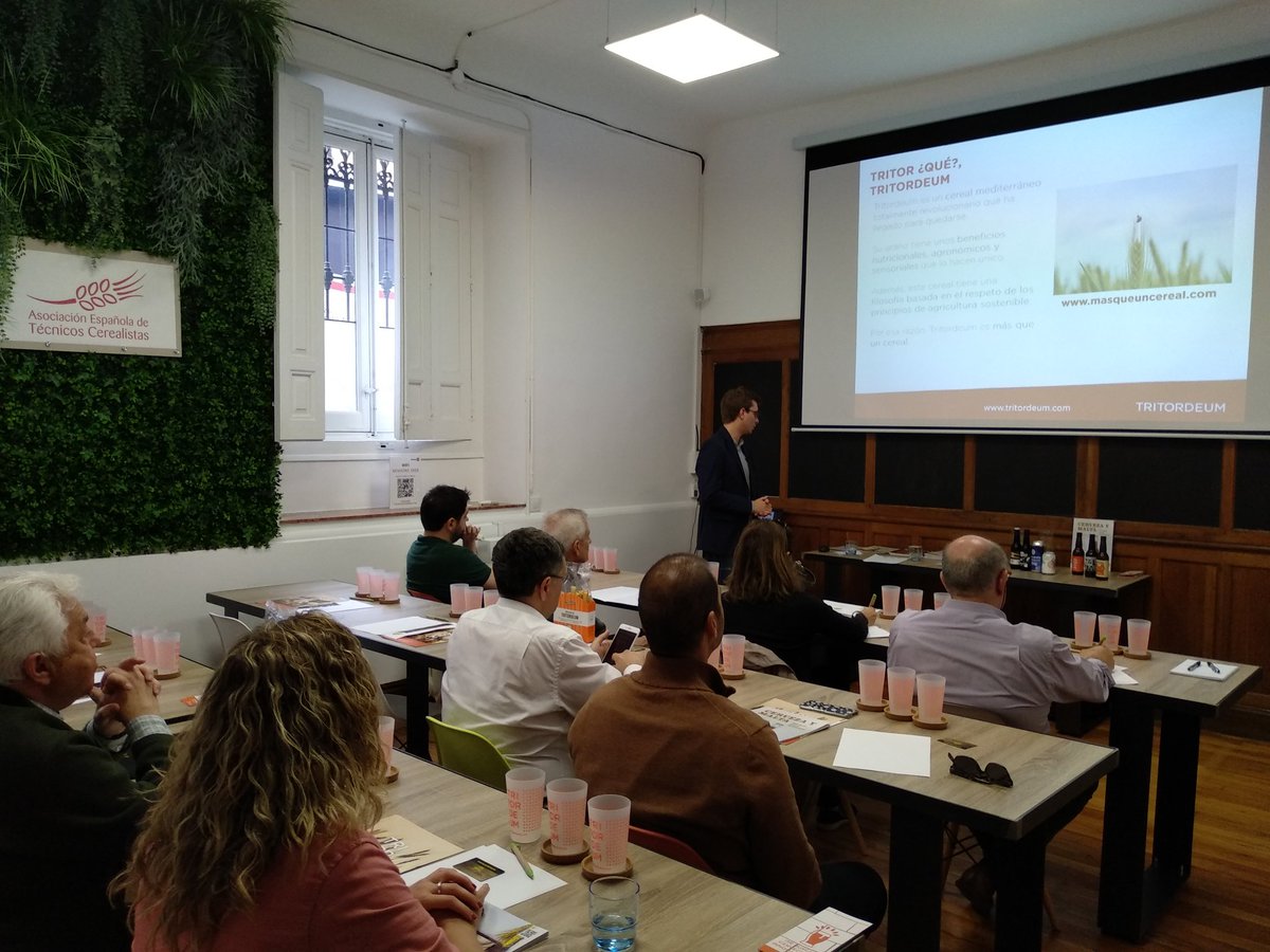 tec_cerealistas's tweet photo. Hoy disfrutamos en la #AETC de una jornada sobre nuevos cereales en la elaboración de #cerveza de la mano de #aetcm @Tritordeum 🌾🍺 https://t.co/hkP5JODwQj