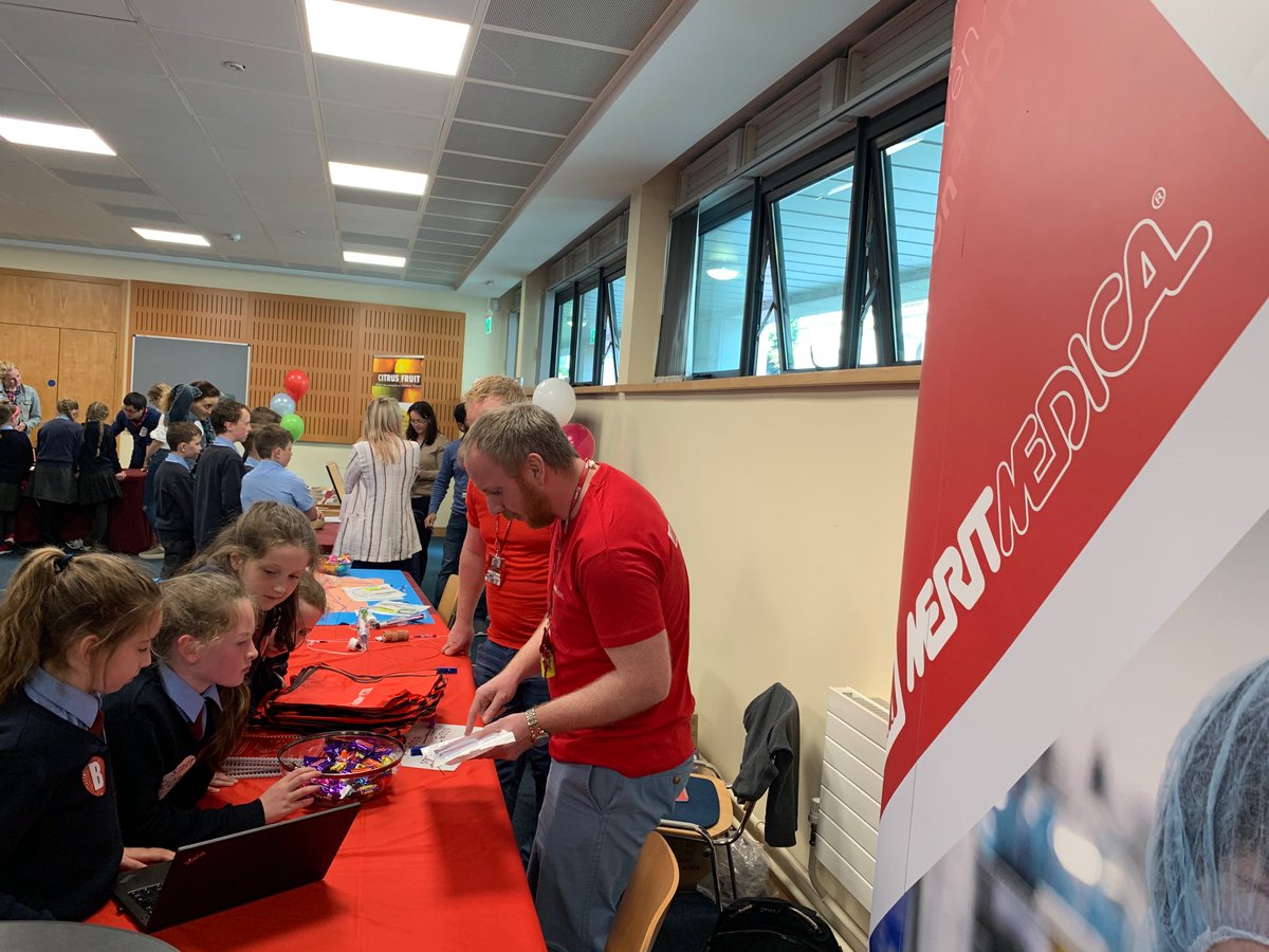 hrbtmrn's tweet image. All eyes on Merit Medical teaching us about arteries and keeping hearts healthy and happy 🥰 #START2019 #ScienceWorkshops