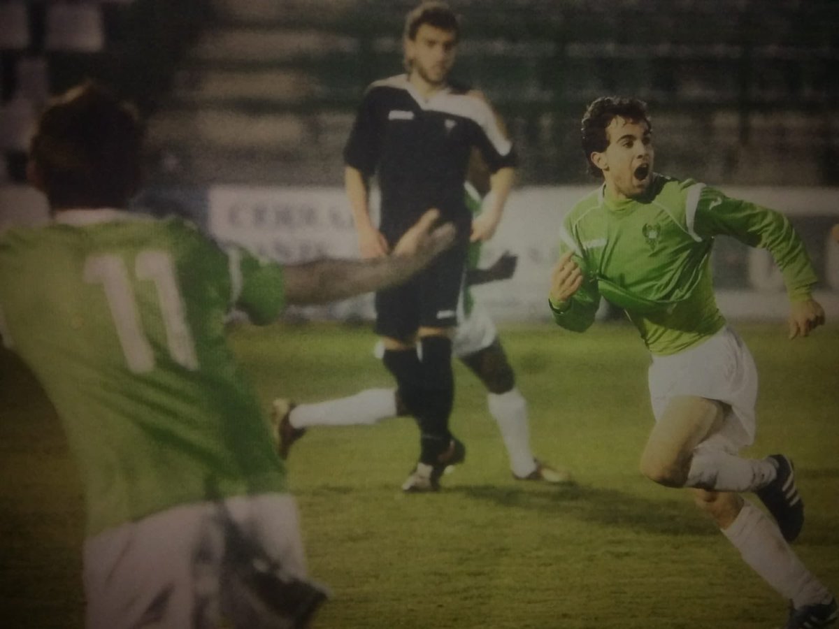 carlosportero_7's tweet photo. Como toledano fue un placer jugar contigo y aprender tanto de ti amigo @butri11 el fútbol te echará de menos 💚⚽️ #elfari #idolo https://t.co/gKgmHFAH6J