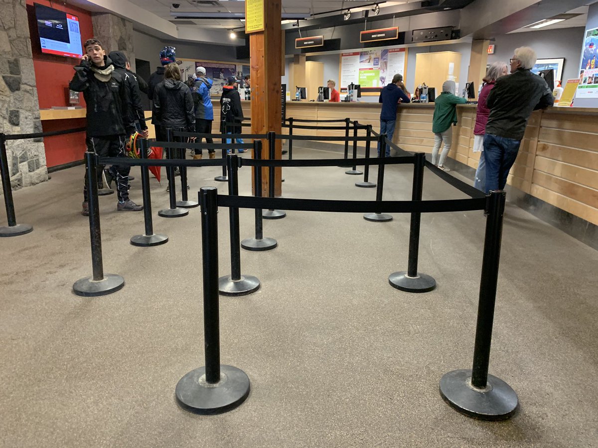 MarksGonePublic's tweet photo. No line ups for season passes for opening day of the #Whistler Bike Park. #RainyDay #WhistlerBikePark https://t.co/p7AxQmEiuG