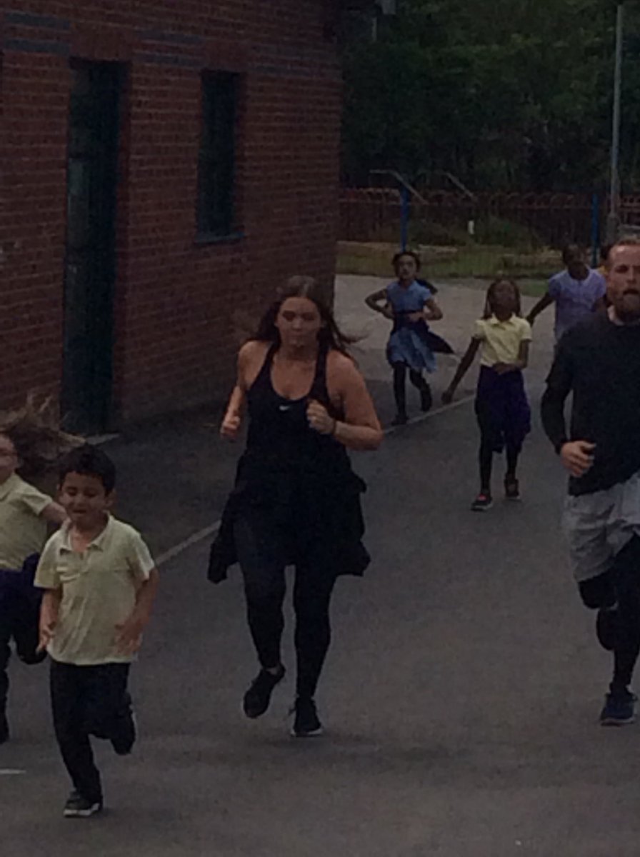 Year1Kingsley's tweet photo. Class 10 made a fantastic effort running a mile in the heat today π well done to all chn and staff π #merseysidedailymile https://t.co/ONcn4t7T4A