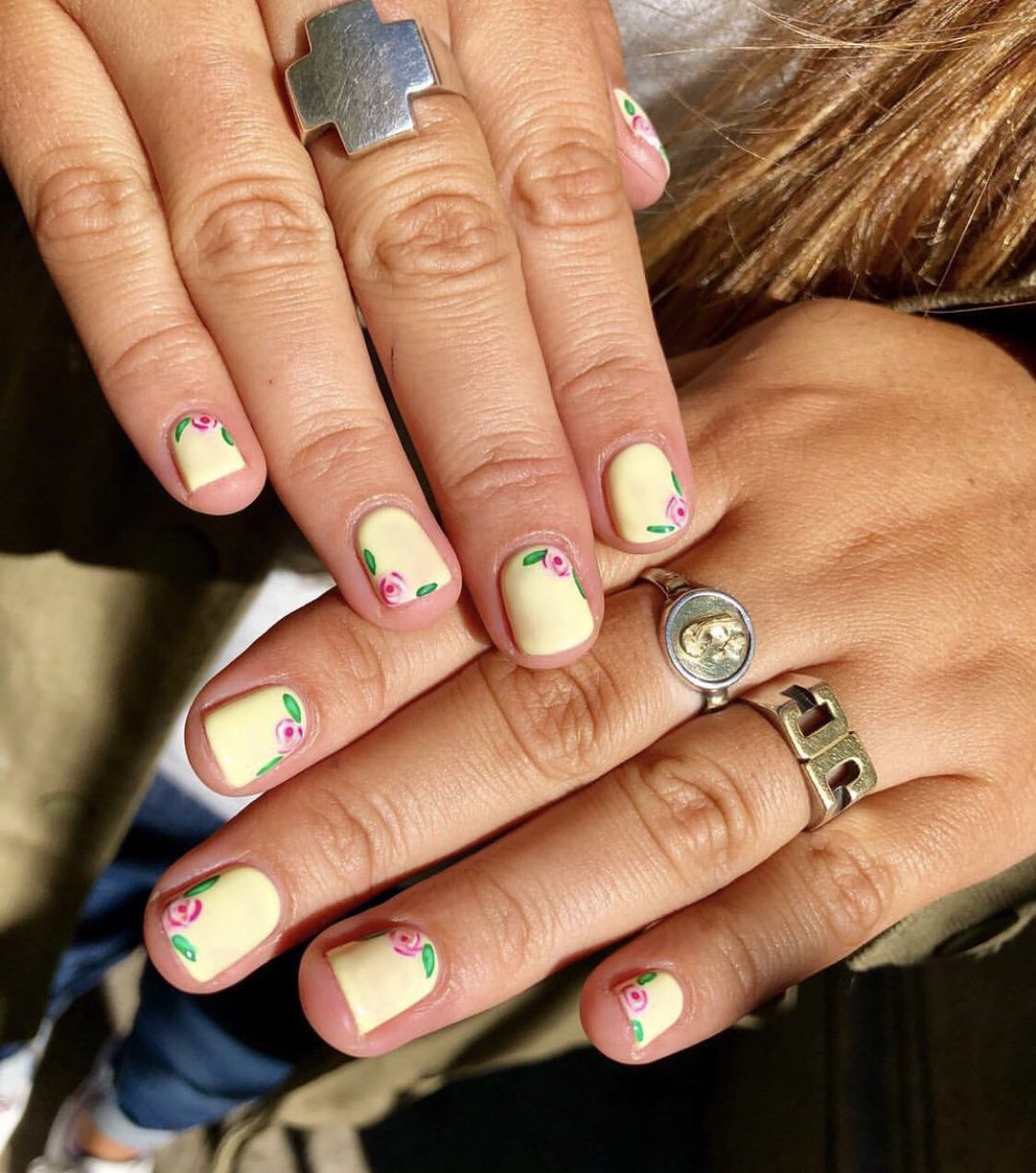 NataliaRousseau's tweet photo. ME AYUDAN CON UN RT? Soy cosmetóloga y hago uñas🥰💅🏻 mi insta: n.rnails https://t.co/Hpd0Yhfm05