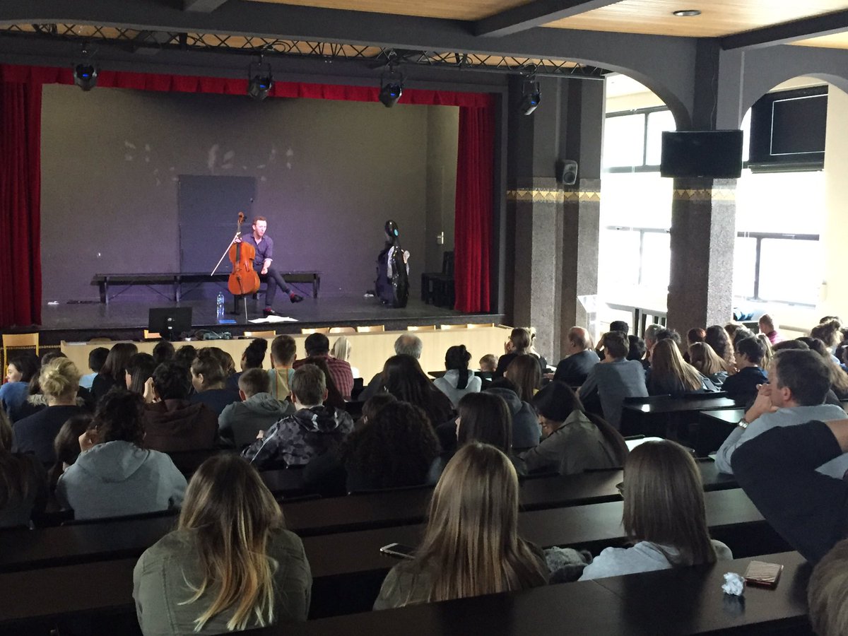 lyceeberard's tweet photo. Concert exceptionnel avec le violoncelliste Fabien Genthialon. Approche croisée musique et philosophie... merci pour ce beau moment ! https://t.co/Wj3Z9tPIye
