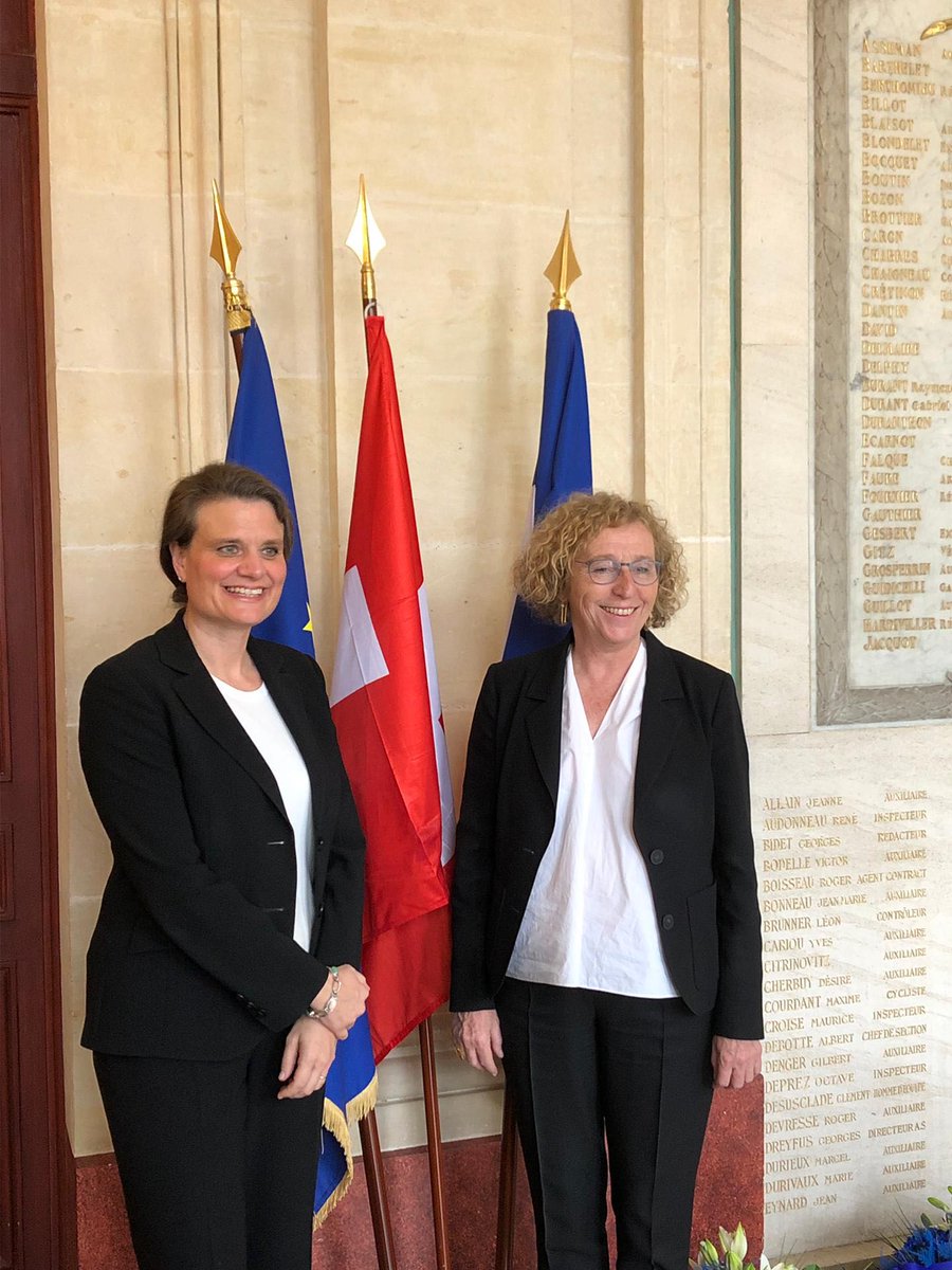 SBFI_CH's tweet photo. La secrétaire d’État à la formation, à la recherche et à l’innovation, Martina Hirayama, a rencontré aujourd’hui à Paris la ministre du Travail, Muriel Pénicaud, ainsi que le secrétaire d’Etat chargé du numérique, Cédric O. https://t.co/QvUJudgHO4 https://t.co/TgLEBhvIw8
