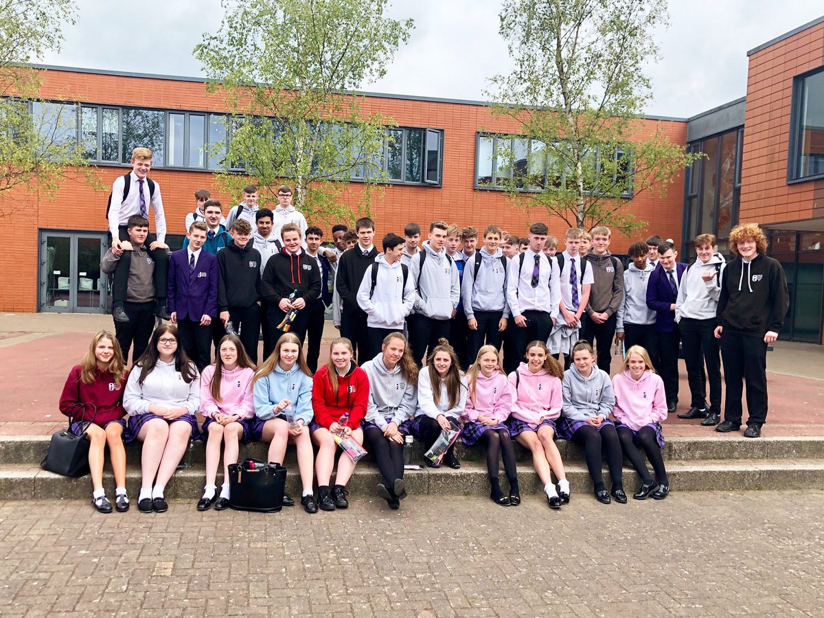 Oriel_PE's tweet photo. GCSE PE CLASS OF 2οΈβ£0οΈβ£1οΈβ£9οΈβ£. Well done and good luck with the rest of your exams; see you at the Prom! #Done #Finished #RollerCoaster #Pleasure #GoodLuck #11PeRAS #11PePTA #MicDrop #OrielPE ππ½π€βοΈππ½ππππ½π₯ππ€π½ππ€π½π https://t.co/EJIyXup1nq