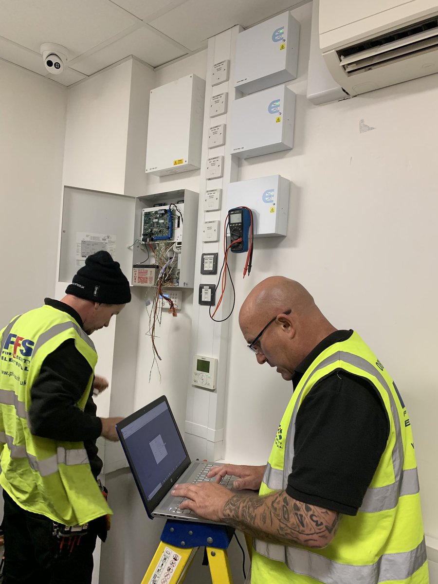 Quick break from today’s #cctv install <a href="/TrentUni/">Nottingham Trent University</a> so we decided to check out their new #worldkitchen . The place looks great and the foods was amazing 😉
Plenty of options for all <a href="/pfs_security/">PFS Fire & Security</a> staff to choose from, #greatjob <a href="/NTU_staff/">NTU Staff</a>