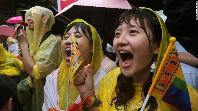 cnni's tweet photo. Taiwan legalizes same-sex marriage in a historic first for Asia https://t.co/jmBVtUi4US https://t.co/vnz8KTkUOx