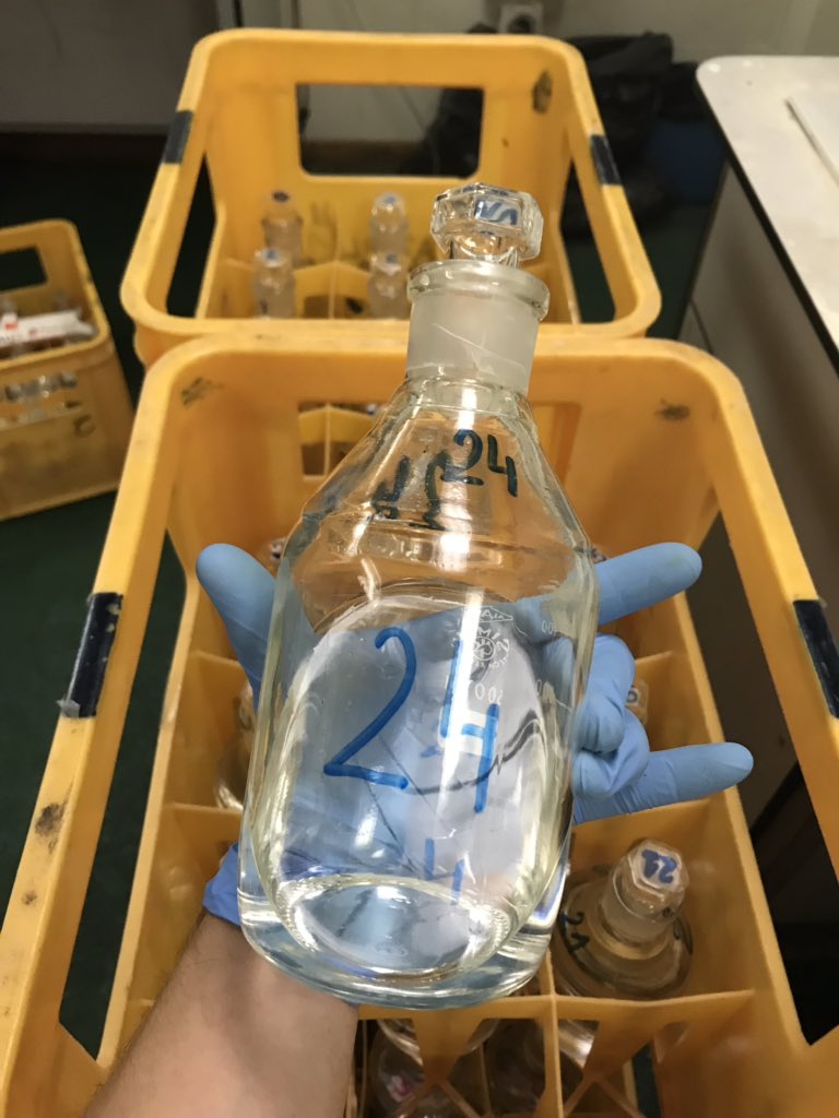 MarcosFontela's tweet photo. 24 muestras * 2 réplicas/muestra * ~3minutos/réplica = ¡vamos, que finiquitamos la química del carbono de #FICARAM! 💪🏻 https://t.co/6X45QK7aFX