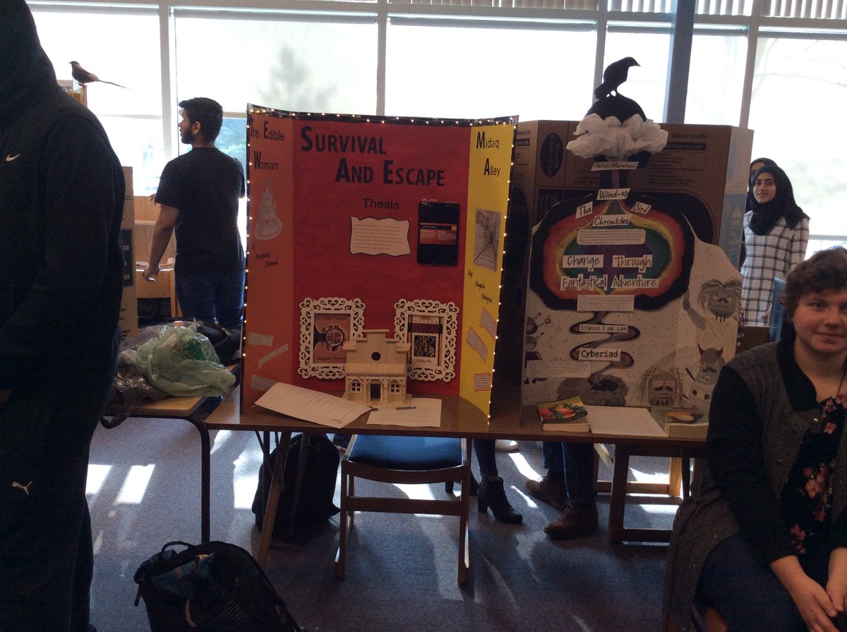 SaltfleetHSLib's tweet photo. It’s been a busy week! We had the GCG 1P class trying to leave the Escape Room. Next, our guest python wowed the student body with an impressive 25 minute feeding bringing the end of the week with Book Fair.  The ENG 4U students presented their culminating visually! https://t.co/qyiqOM6hMw