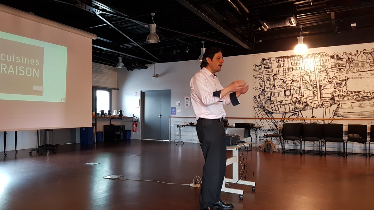 Matinée sur l'#enchantementclient et le #storytelling auprès des managers de <a href="/OrangeBretagne/">Orange Bretagne</a> avec le témoignage du passionné et passionnant <a href="/JchPedrono/">Jean-Charles Pedrono</a> @CuisinesRAISON. Merci à <a href="/OliviaBonvarlet/">Olivia Bonvarlet</a> <a href="/albanmartin/">Alban Martin</a> @verobacques pour l'accueil cc @FannyDuf0ur <a href="/BozecR/">Bozec Régis</a>
