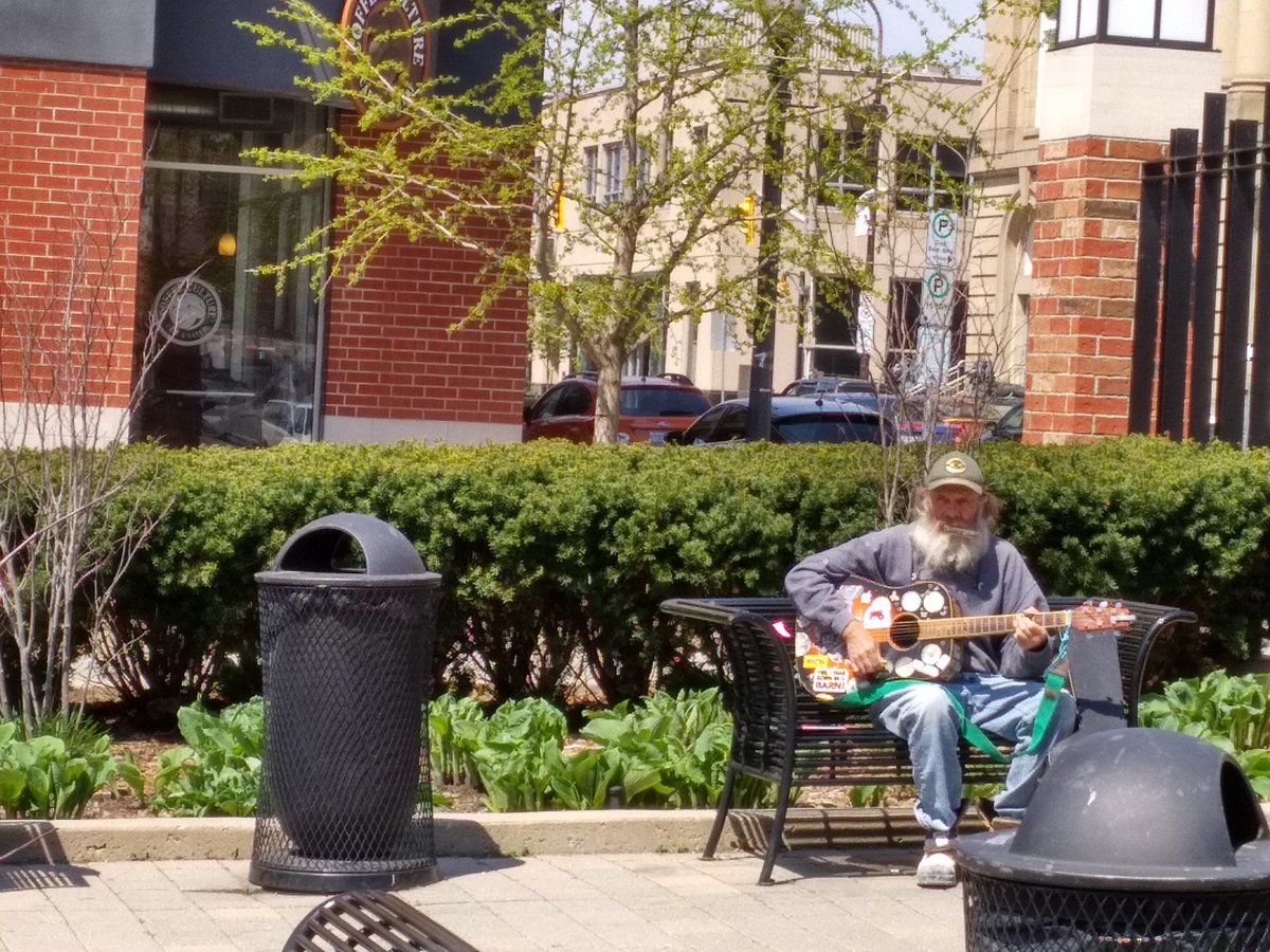 ComLivingBrant's tweet image. Teams out and about finding assets in the downtown #NearanddearDT #students #musicians