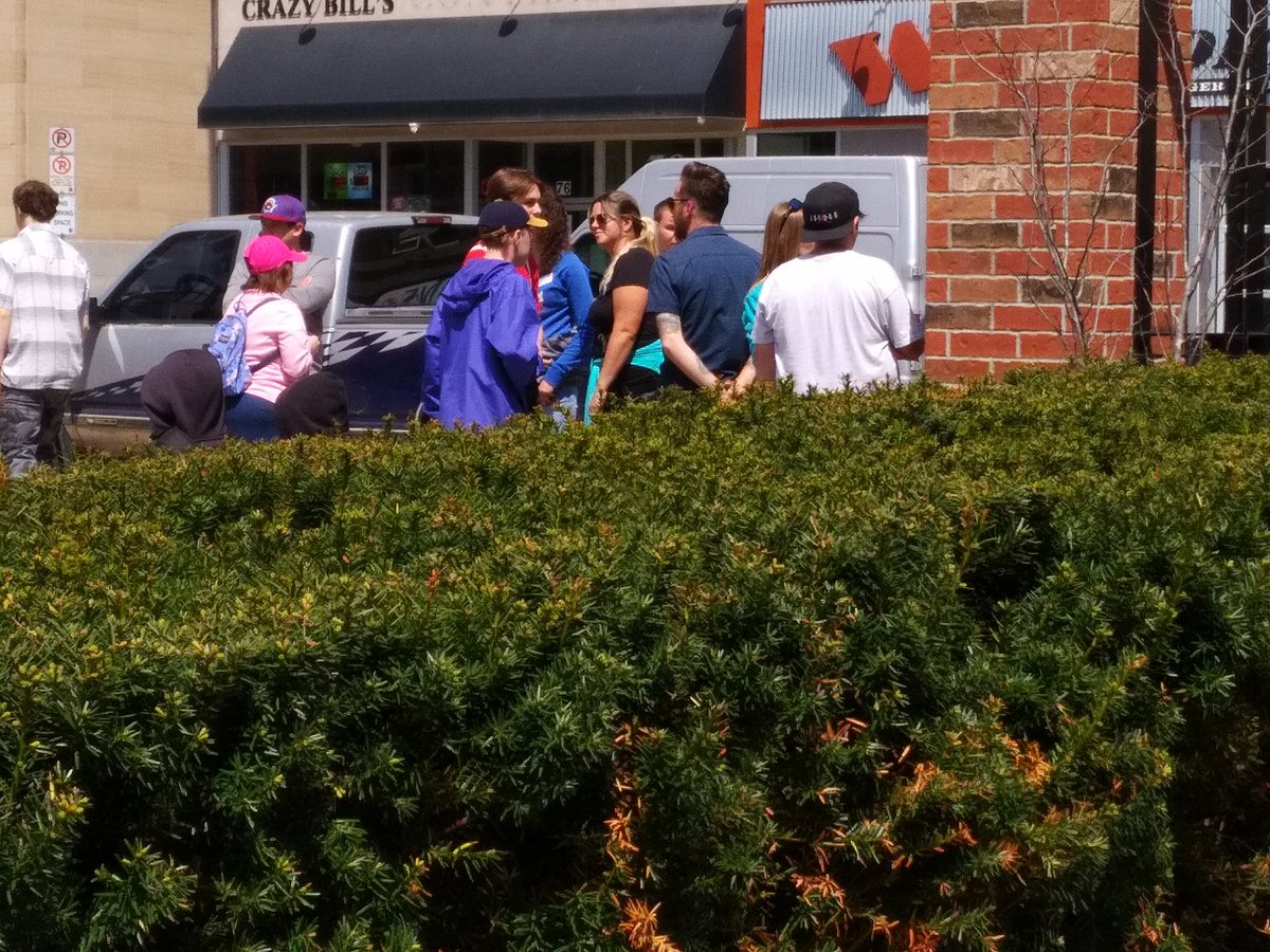 ComLivingBrant's tweet image. Teams out and about finding assets in the downtown #NearanddearDT #students #musicians