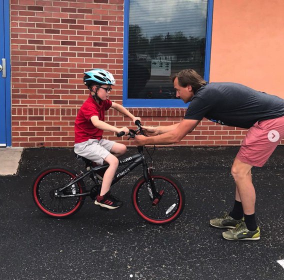 Who is coming out to our @DirtyKanza200 youth clinics!? Our goal is turning young riders into lifetime cyclists. Personally, my favorite part of the program is the look on their faces when they realize they did something for the first time. Register here! dirtykanza.com/pedaling-minds…