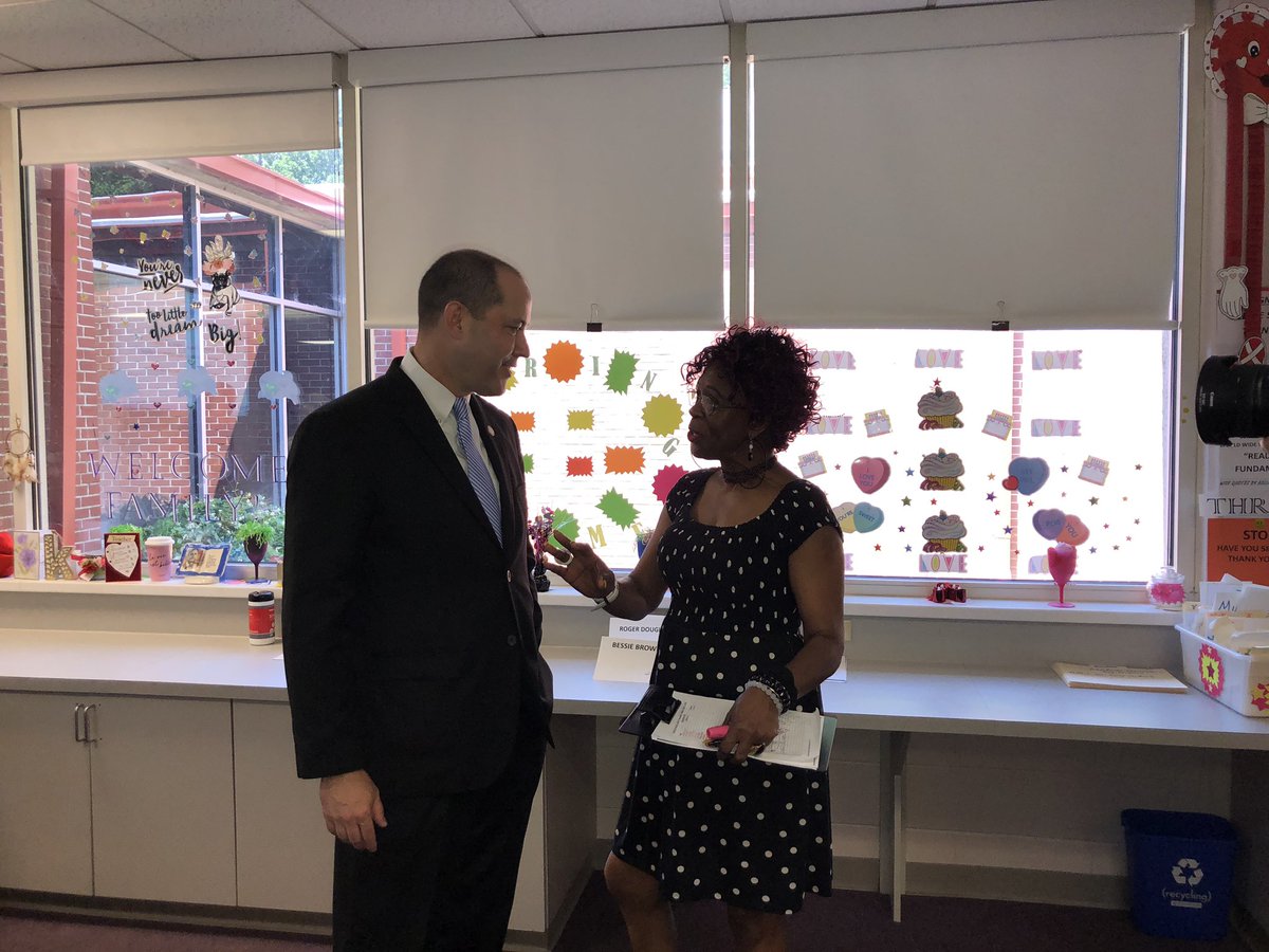 Georgia_AG's tweet photo. Such a fantastic morning with @ComcastSouth, @AGSteveMarshall, and @SCAttyGenOffice at the Quality Living Center in South Fulton. We will continue working with seniors to protect them from digital schemes and fraud. https://t.co/3gSqLKdthL