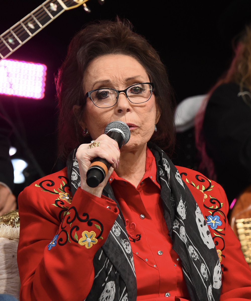 loretta lynn, mass shooting