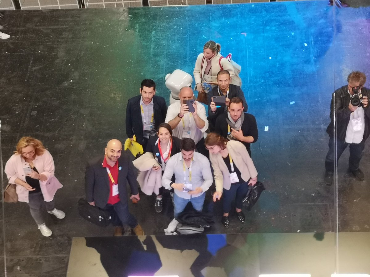 MugenSAS's tweet photo. Clap de fin pour une partie de la #TeamNAqui #VIVATECHNOWEST #VivaTech avec @LynxDrones @Mediamap_ai @winespace_fr @INDRICKS_ @StartupVZB @Bdx_Technowest @MagneticBx https://t.co/f8UimOslO9