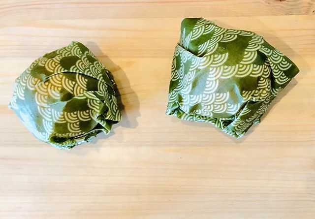 Testing the beeswax wraps made by our lovely artist Satsuki.  Will be available at Bermondsey Bits soon. #bermondseybits #beeswaxwraps #lessplastic #zerowasteliving #zerowastekitchen #plasticfreekitchen #plasticalternative #ecofriendlygifts #ecofriendlyk… bit.ly/2QbgRPY