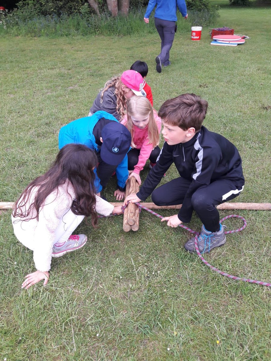 GriffinHouseSch's tweet photo. Building trebuchets together. #GHSFormIV #GHSValues https://t.co/4G5nJmXVyf