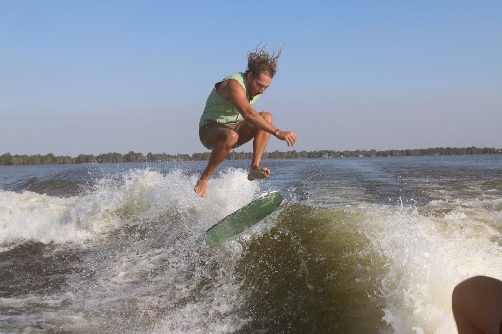Your Turn! 🏄 
#Varatti #boats #surf #wakesurfing #wakesurfpics #fridayvibes #weekendplans #boatinglife