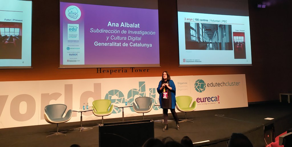 🔗L'art i la tecnologia com a processos de pensament a l' <a href="/ITworldEdu/">ITworldEdu</a>. <a href="/AlbalatAna/">Ana Albalat</a> i <a href="/mariaacaso/">Maria Acaso</a> coincideixen en centrar la transformació educativa en la metodologia i no en les eines (ja siguin obres artístiques o dispositius tecnològics). #ITworldedu11 #pensamentdivergent