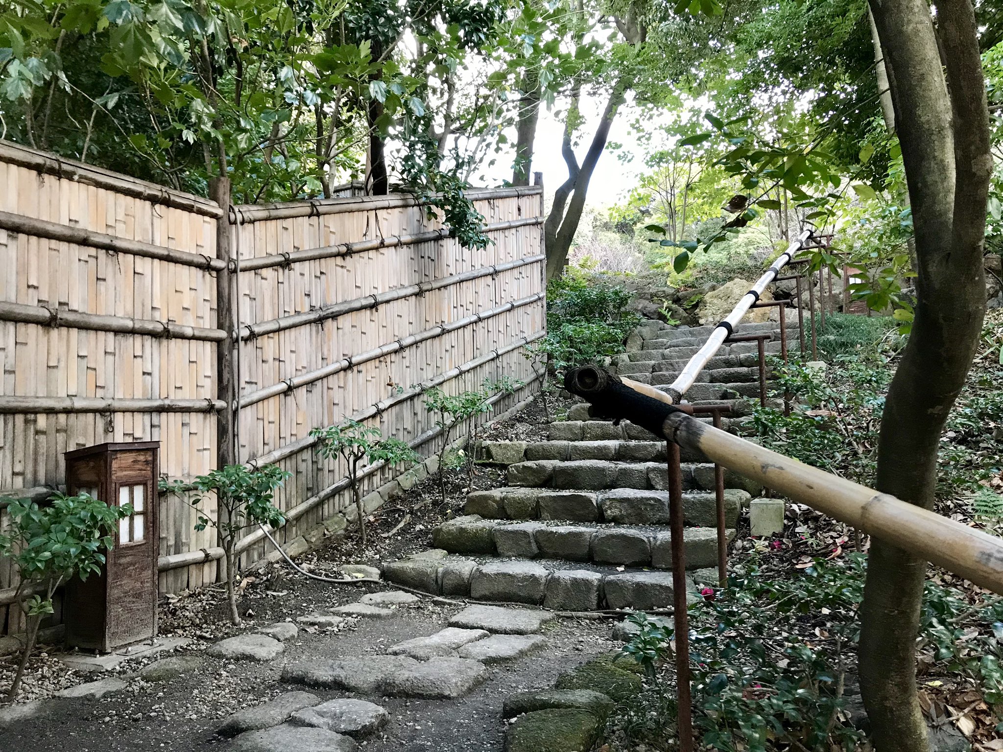 えりきた こういう石の階段 石の壁があるところ好きだなー T Co G0zbyaigeh Twitter