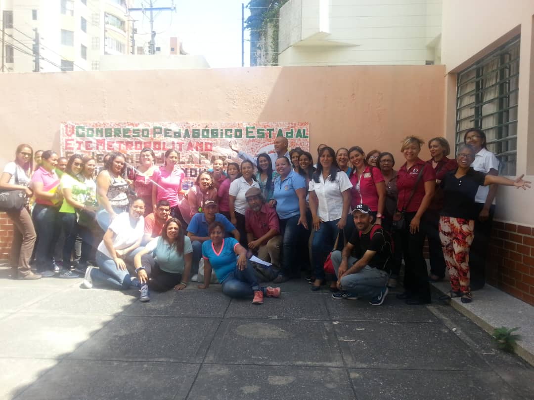 CDCEMCOSTADEORO's tweet photo. Gran equipo de ponentes, participantes, sistematizadores y registradores de las mesas de trabajo de la 19 a la 26 en el PEENB Audición y lenguaje #CongresoPedagogicoEstadal Eje Metropolitano @MPPEDUCACION @cenamec_centros @cen_araguaney @leoalvacabrera @RMarcoTorres @josevsierra https://t.co/eRqLDZUjWt