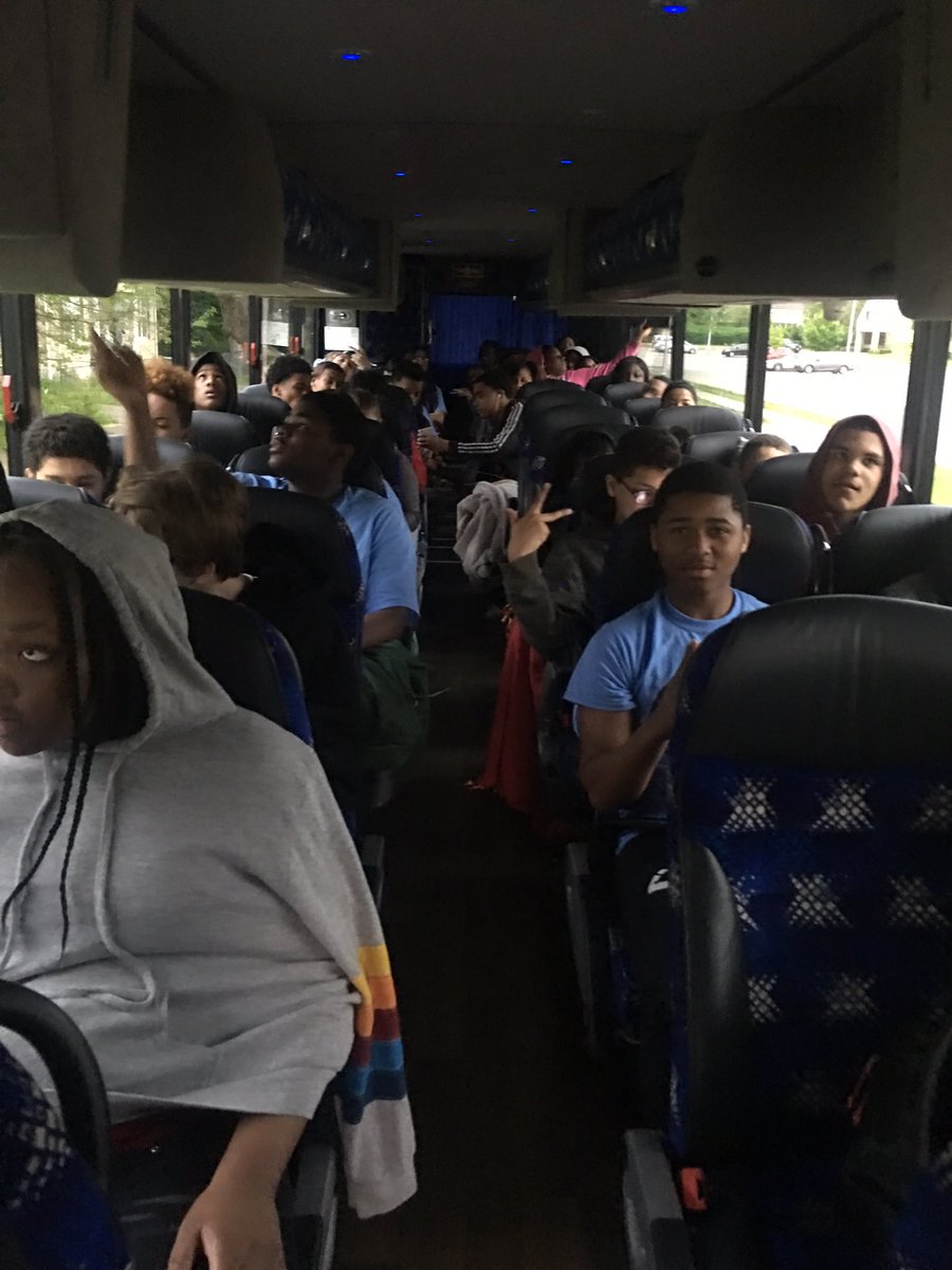 _mathmademedoit's tweet image. Here we go! 🎢🎉🎓💯 #mustangslevelup