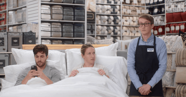 taulbee's tweet photo. Hilarious - "offline shopping" at Bed Bath &amp; Beyond https://t.co/XqnDOy5IRf https://t.co/4yJYooF5xm